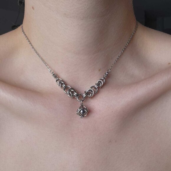 Medieval gothic chainmail choker necklace with a small silver chain - Picture 2 of 7
